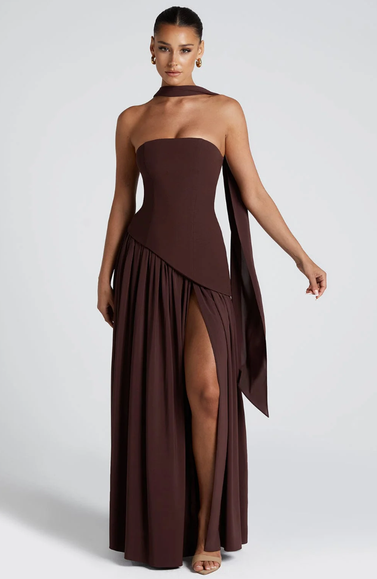Alure™ | Schulterfreies Stretch-Maxikleid