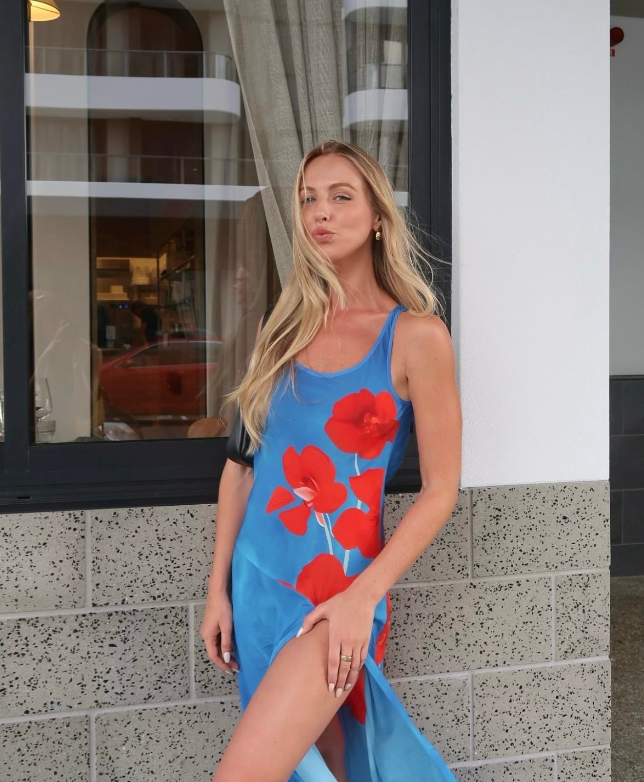 Sienna™ | One-Shoulder Maxikleid mit Blumenapplikation