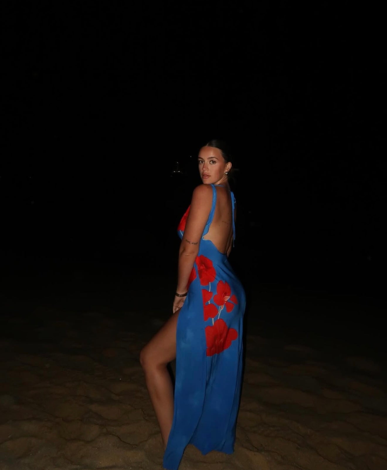 Sienna™ | One-Shoulder Maxikleid mit Blumenapplikation