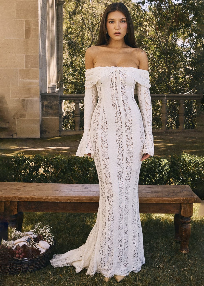 Nina™ | Schulterfreies Häkelkleid in Maxilänge