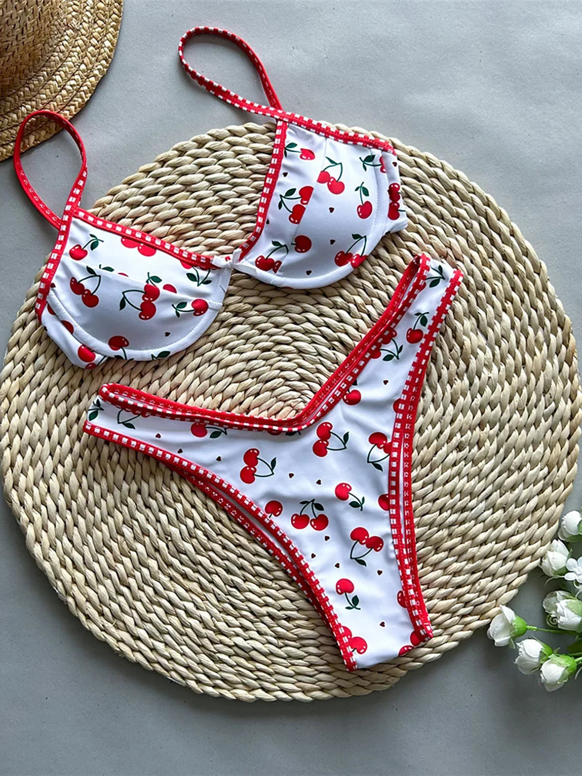 Zinnia™ | Verspielter Blumen-Bikini mit Kontrastnähten