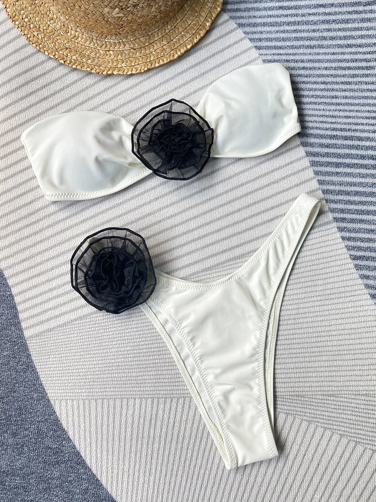 Leny™ | Eleganter Bikini mit Blüten-Details