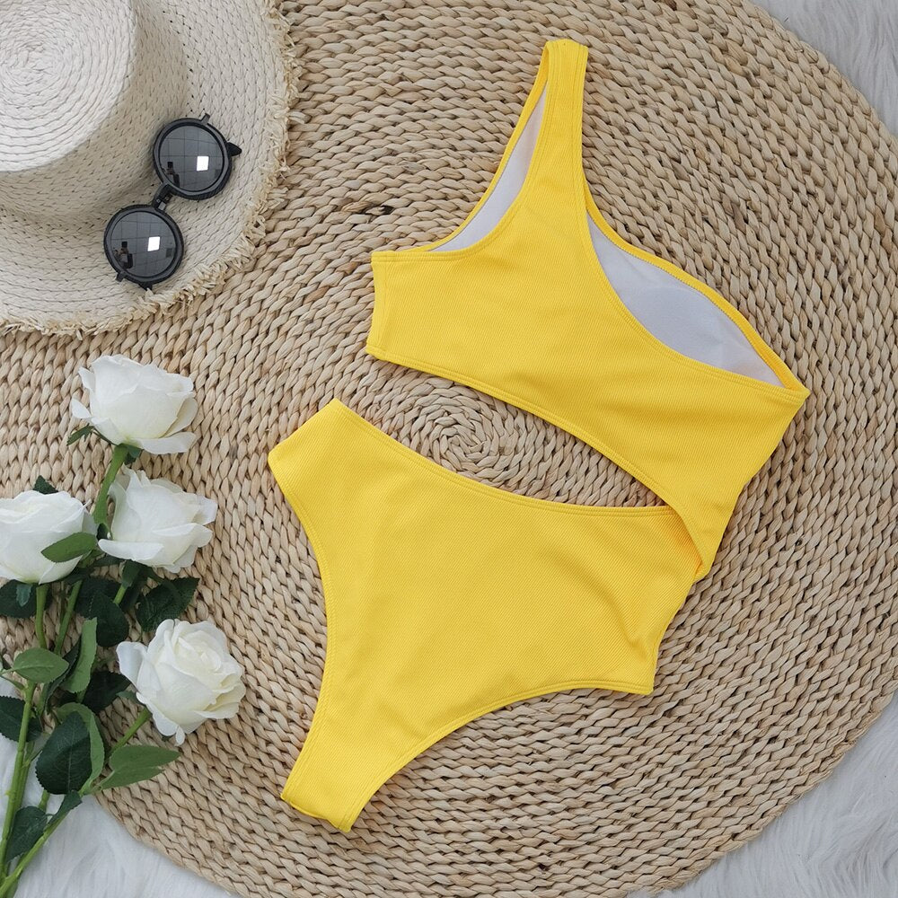Pipa™ | Asymmetrischer Cut-Out Body