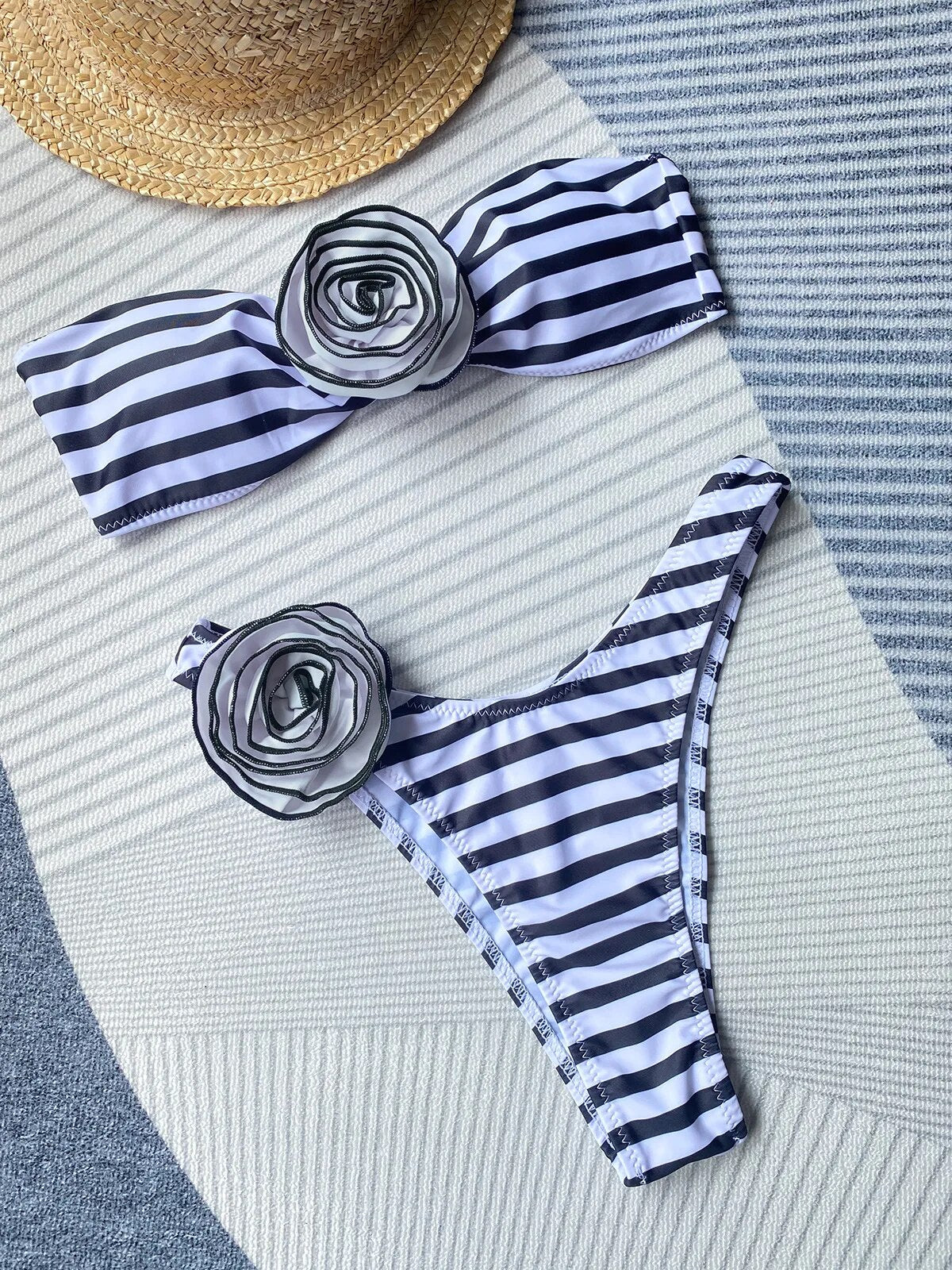 Leny™ | Eleganter Bikini mit Blüten-Details