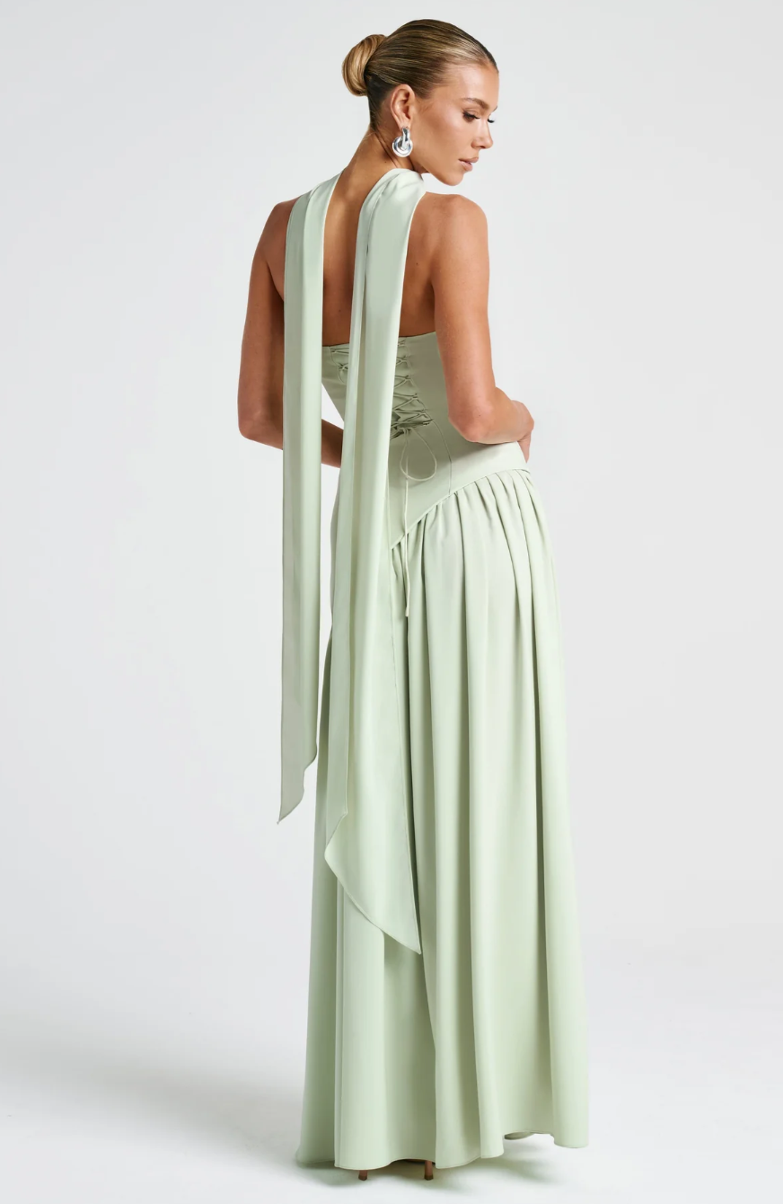 Alure™ | Schulterfreies Stretch-Maxikleid