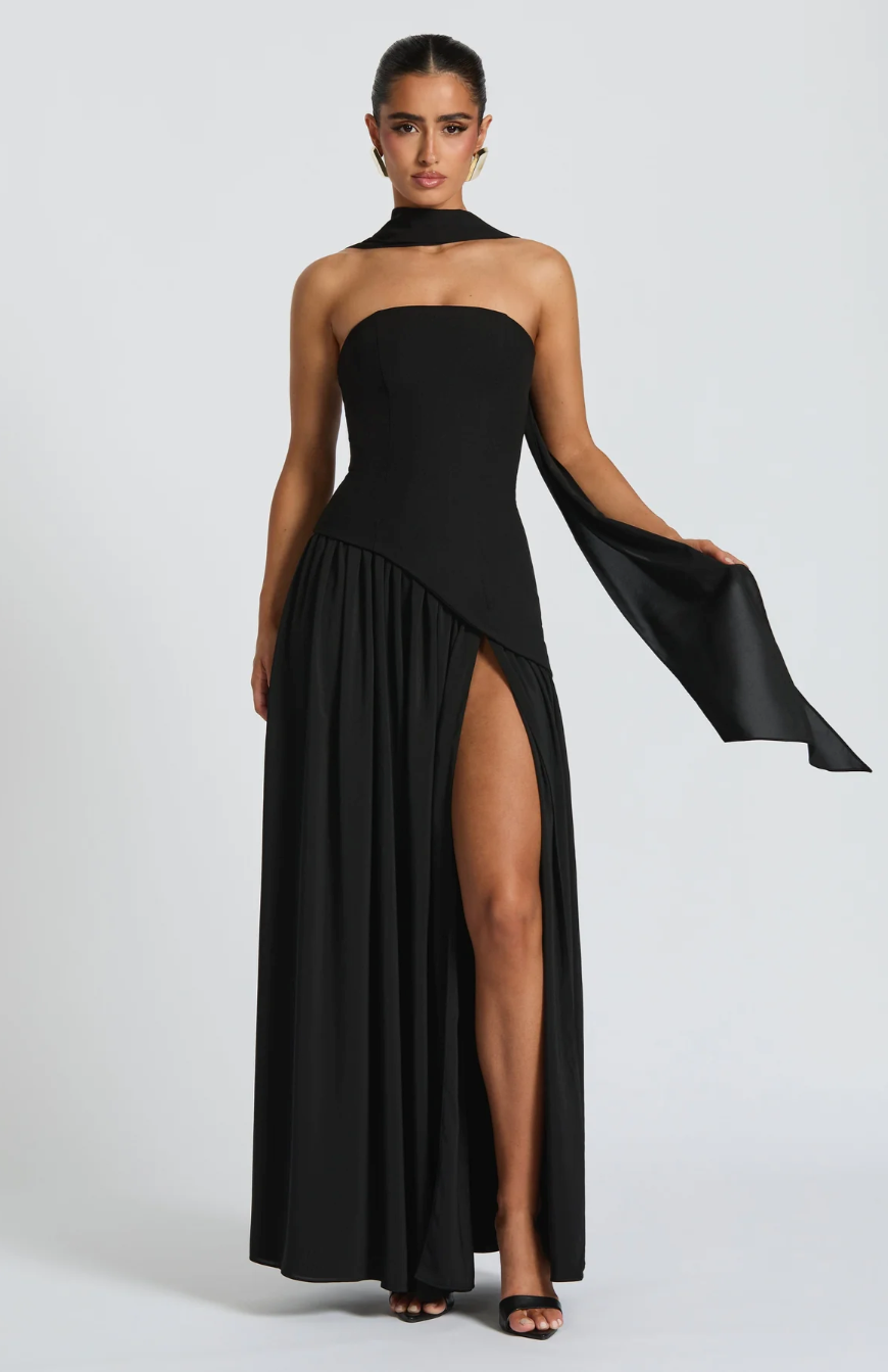 Alure™ | Schulterfreies Stretch-Maxikleid