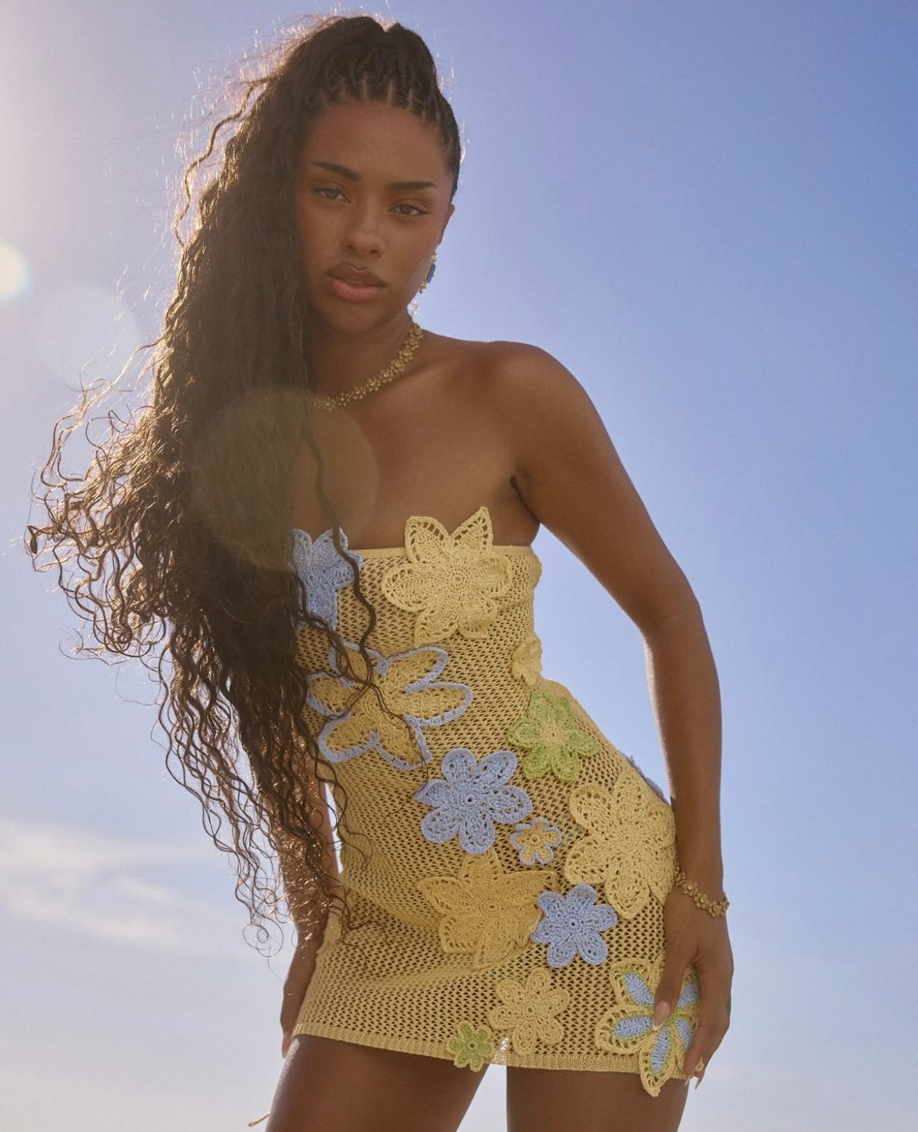 Zelda™ | Kurzes Kleid mit floralen Applikationen