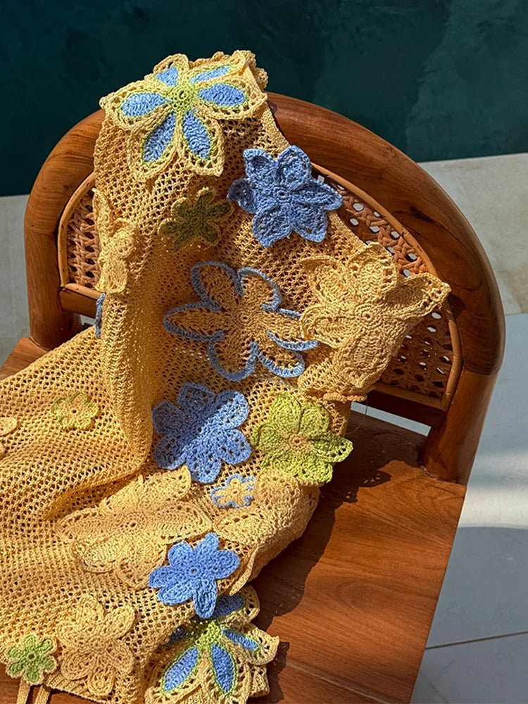 Zelda™ | Kurzes Kleid mit floralen Applikationen
