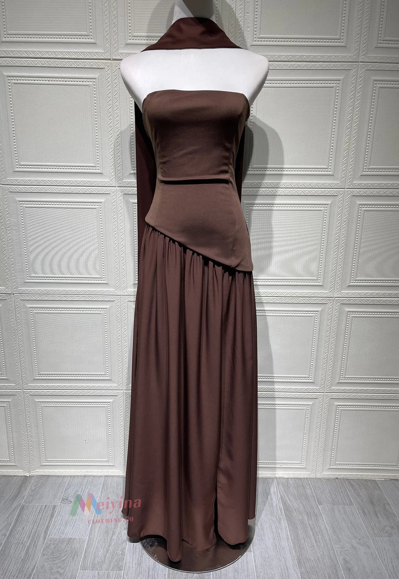 Alure™ | Schulterfreies Stretch-Maxikleid